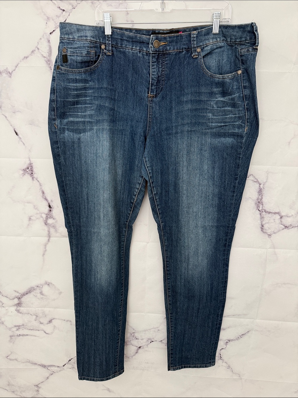 Torrid skinny jeans size 20 tall dark wash